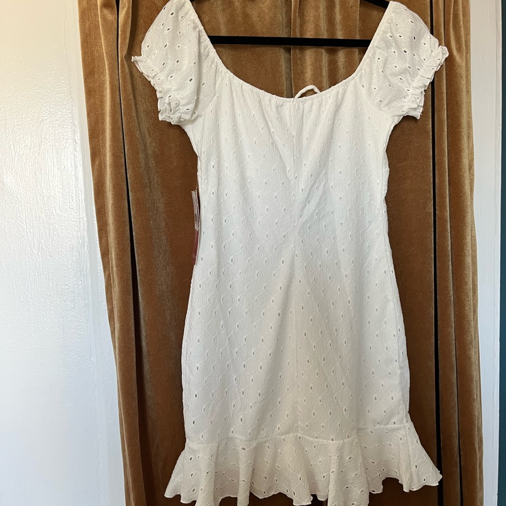 Emerald Sundae Brand New Off The Shoulder White Dress - Picture 4 of 4